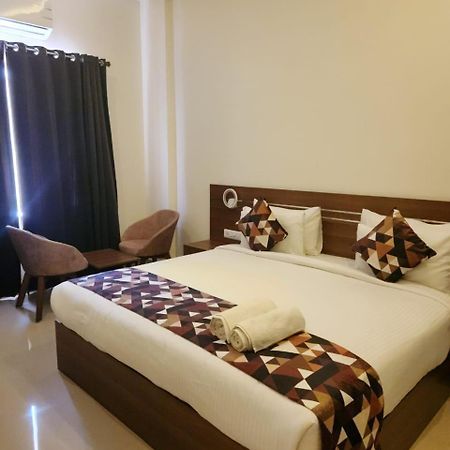 Hotel Le Sanara Residency à Thanniyam Extérieur photo