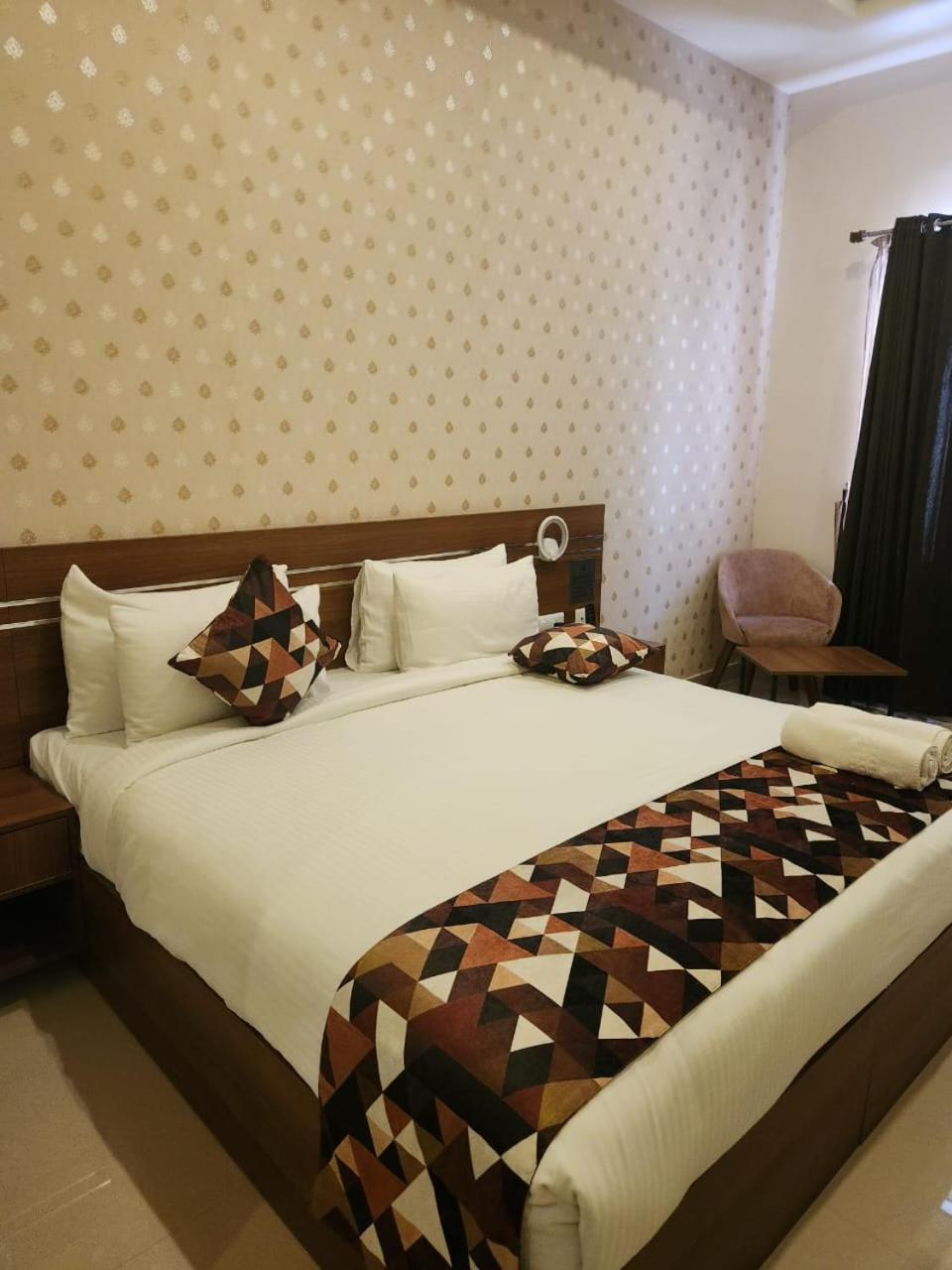Hotel Le Sanara Residency à Thanniyam Extérieur photo